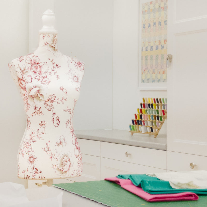 Chargez l'image dans la visionneuse de la galerie, 653158|Dritz Dress Form Mannequin, Floral Print, US Size 6