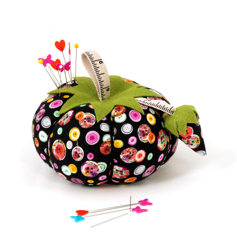 Chargez l'image dans la visionneuse de la galerie, Z00697-221|Dritz 4" Tomato Pin Cushion, Black Button Print