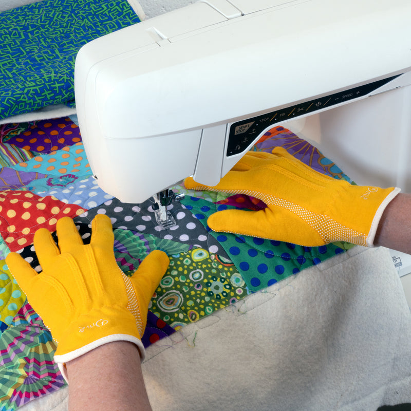 Chargez l'image dans la visionneuse de la galerie, 3104|Dritz Machine Quilting Grip Gloves, Yellow, Large