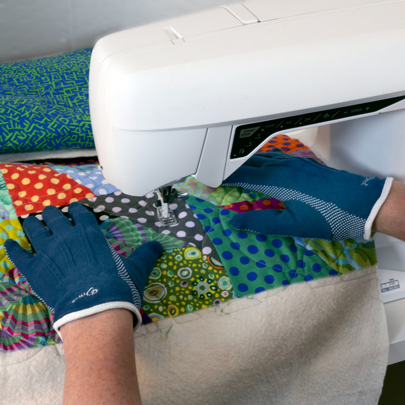 Chargez l'image dans la visionneuse de la galerie, 3103|Dritz Machine Quilting Grip Gloves, Blue, Medium