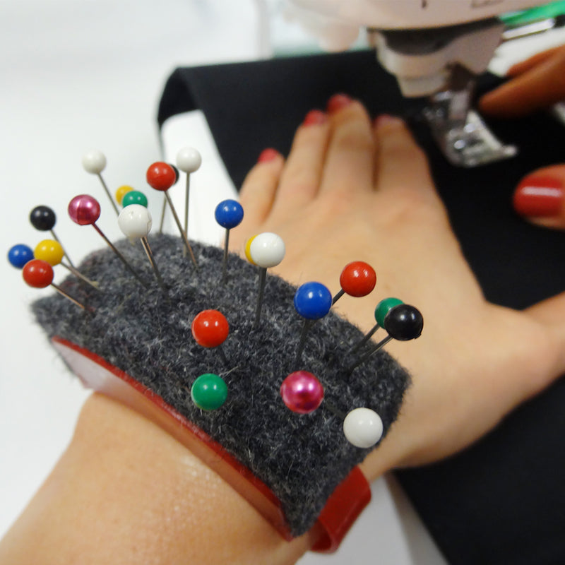 Chargez l'image dans la visionneuse de la galerie, 703|Dritz Wrist Felt Pin Cushion, Red