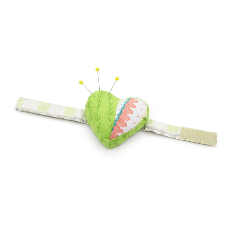 Cargue la imagen en el visor de la galería, 3002|Dritz Heart Wrist Pin Cushion with Adjustable Strap, Assorted Colors