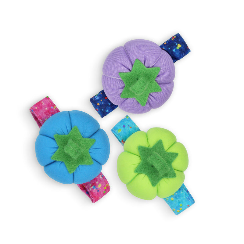 Cargue la imagen en el visor de la galería, 735|Dritz Wrist Tomato Pin Cushion with Adjustable Strap, Assorted Colors