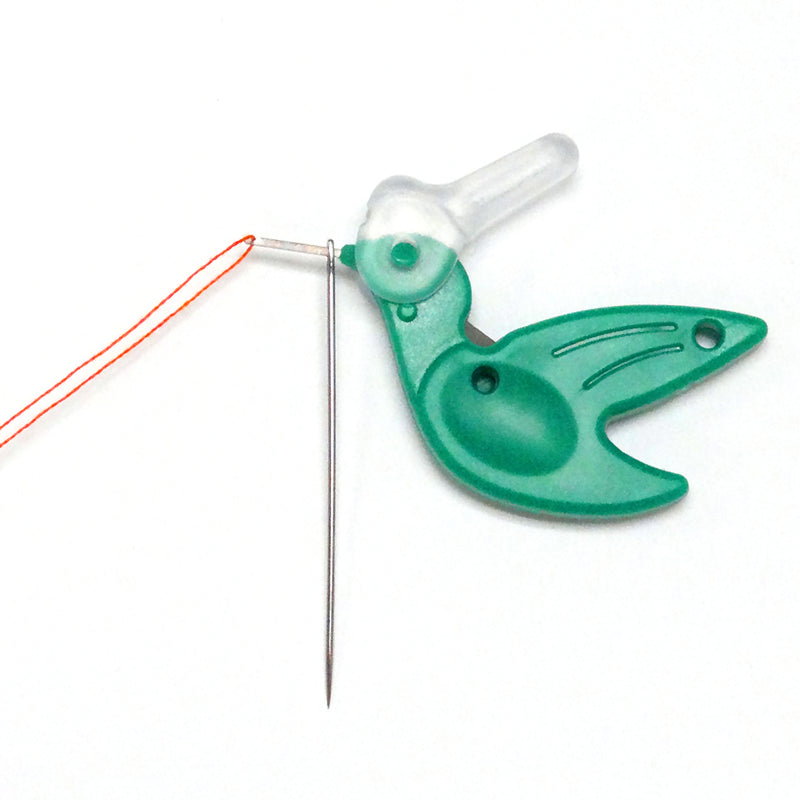 Chargez l'image dans la visionneuse de la galerie, BK166|Dritz Hummingbird Needle Threaders, Green, 12 pc