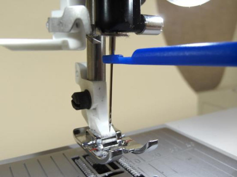 Chargez l'image dans la visionneuse de la galerie, 247|Dritz Needle Inserter with Brush