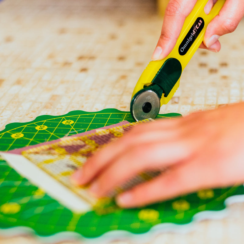 Load image into Gallery viewer, 2045|Omnigrid Rotary Cutter, 28 mm
